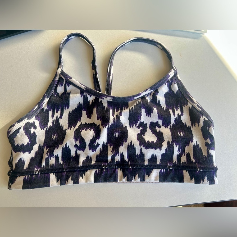 Lululemon ~ size 4 • Sports Bra